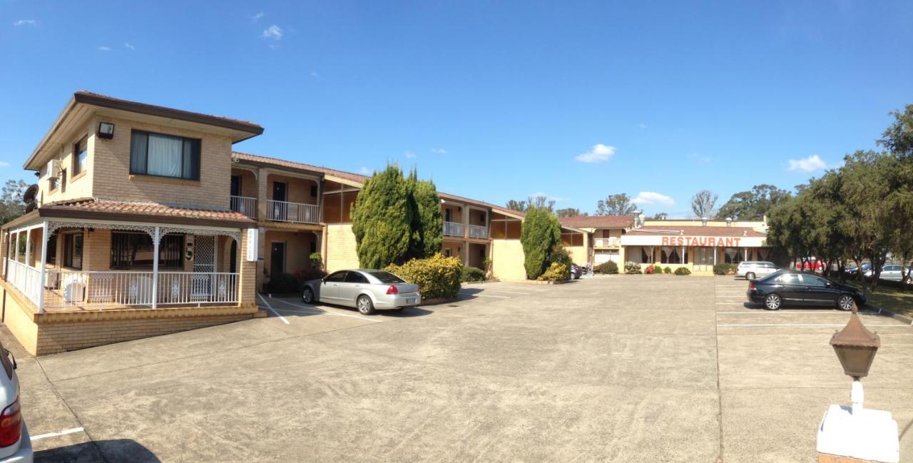 Alexander The Great Motel Windsor Exterior photo
